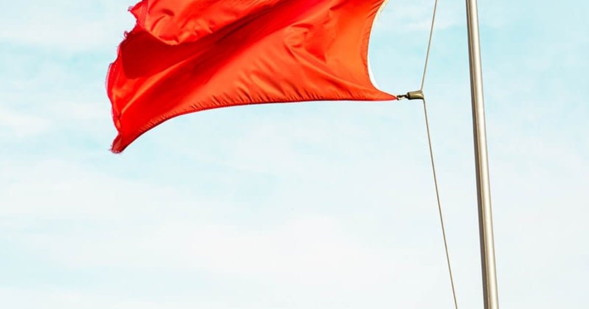 オンラインカジノ詐欺を示す大きな赤い旗